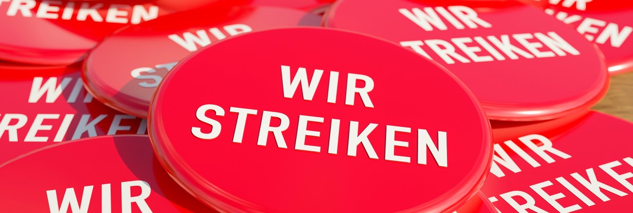 Rote Ansteck-Button mit der Aufschrift: Wir streiken © iStock/Torsten Asmus