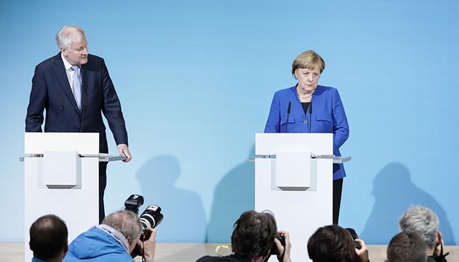 Seehofer, Merkel und Schulz bei einer Pressekonferenz zum Abschluss der Sondierungsgespräche im Januar 2018 in Berlin | Foto: © dpa Seehofer, Merkel und Schulz bei einer Pressekonferenz zum Abschluss der Sondierungsgespräche im Januar 2018 in Berlin | Foto: © dpa