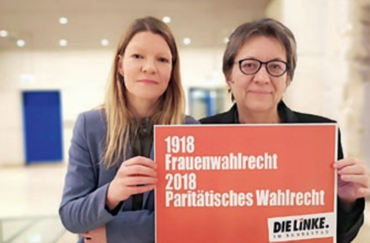 Doris Achelwilm, MdB, Sprecherin für Gleichstellungs-, Queerund Medienpolitik und Cornelia Möhring, MdB, Stellvertretende Vorsitzende und Frauenpolitische Sprecherin der Fraktion DIE LINKE im Bundestag Doris Achelwilm, MdB, Sprecherin für Gleichstellungs-, Queerund Medienpolitik und Cornelia Möhring, MdB, Stellvertretende Vorsitzende und Frauenpolitische Sprecherin der Fraktion DIE LINKE im Bundestag
