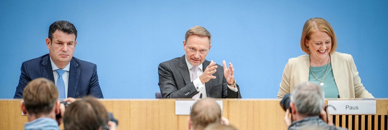 Die Bundesminister Heil, Lindner und Paus am 28. August 2023 in der Bundespressekonferenz zur Einigung der Ampel auf die Kindergrundsicherung © picture alliance/dpa|Kay Nietfeld Die Bundesminister Heil, Lindner und Paus am 28. August 2023 in der Bundespressekonferenz zur Einigung der Ampel auf die Kindergrundsicherung © picture alliance/dpa|Kay Nietfeld