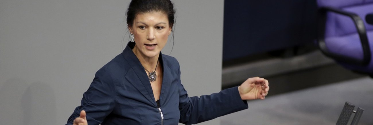 Sahra Wagenknecht am Rednerpult des Bundestages © DBT/Thomas Köhler/photothek