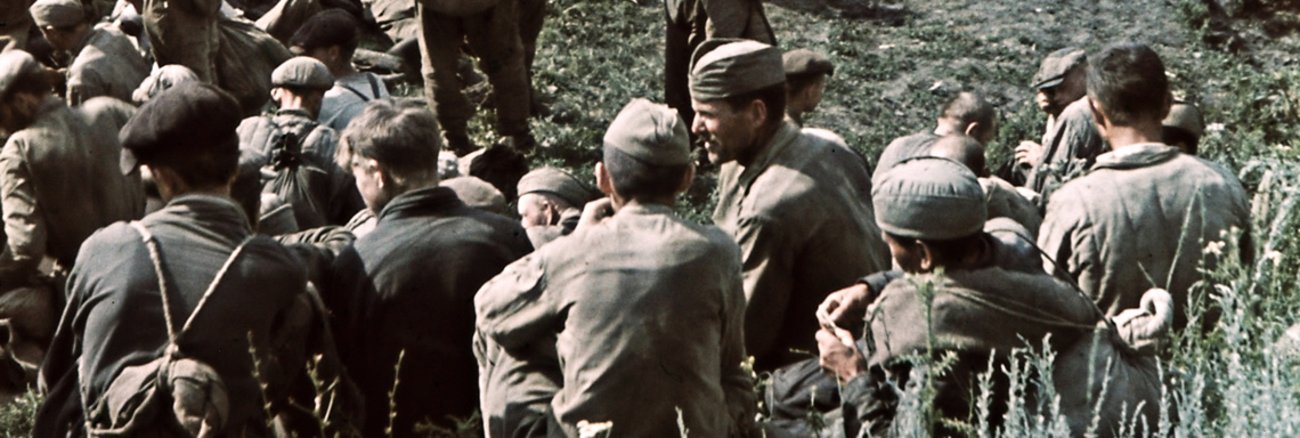 Soldaten der Sowjetarmee 1942 in Kriegsgefangenschaft © FORTEPAN Soldaten der Sowjetarmee 1942 in Kriegsgefangenschaft © FORTEPAN