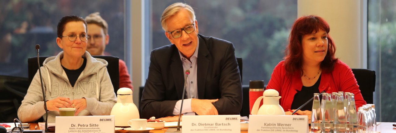 Petra Sitte, Dietmar Bartsch und Katrin Werner (v.l.n.r.) auf der Familienkonferenz der Linksfraktion am 18. März 2019 in Berlin. Foto: Malte Daniljuk Petra Sitte, Dietmar Bartsch und Katrin Werner (v.l.n.r.) auf der Familienkonferenz der Linksfraktion am 18. März 2019 in Berlin. Foto: Malte Daniljuk