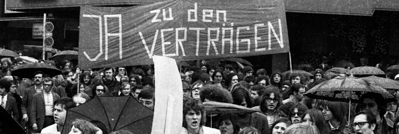 Demonstration der Friedensbewegung für die Ratifizierung der Ostverträge ©picture alliance/Klaus Rose