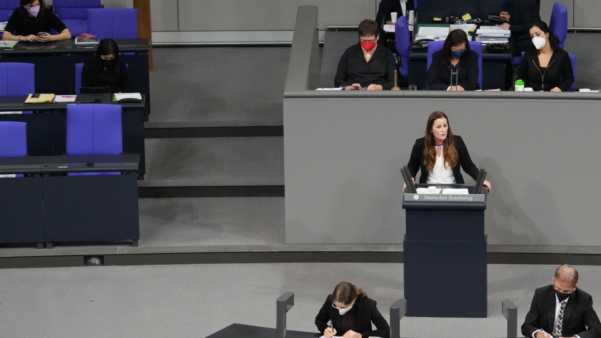 Janine Wissler am Rednerpult des Bundestages Janine Wissler am Rednerpult des Bundestages