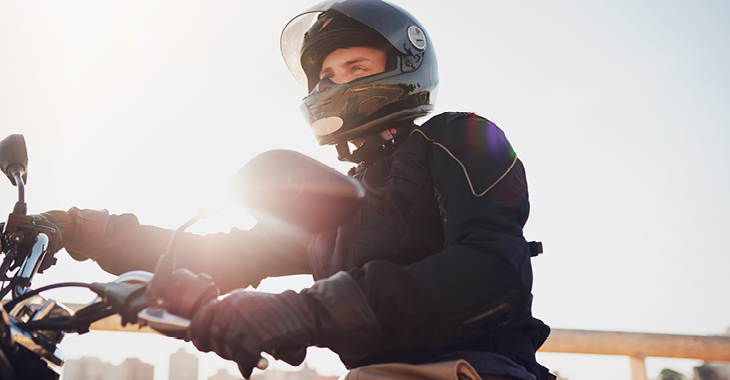 Sicherheit für Motorradfahrer ©iStock/PeopleImages Sicherheit für Motorradfahrer ©iStock/PeopleImages