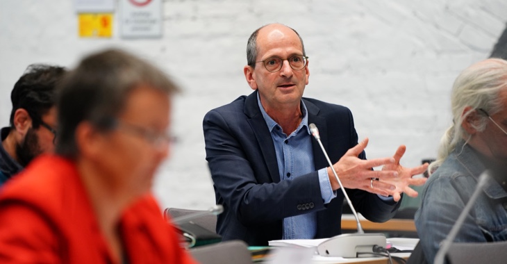 Achim Kessler spricht während einer Sitzung der Linksfraktion Achim Kessler spricht während einer Sitzung der Linksfraktion