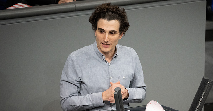 Ates Gürpinar hält eine Rede im Plenum Ates Gürpinar hält eine Rede im Plenum