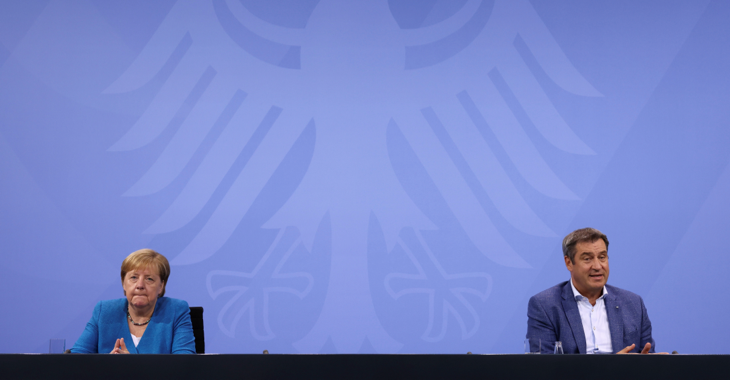 Pressekonferenz mit Bundeskanzlerin Merkel und dem bayerischen Ministerpräsidenten Söder © picture alliance/dpa/Reuters/Pool/Christian Mang