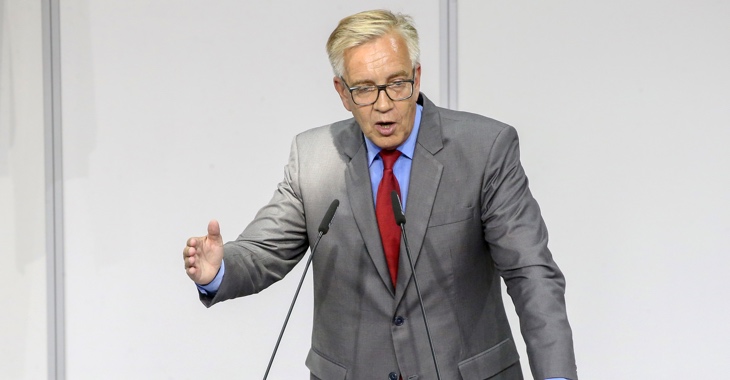 Dietmar Bartsch spricht während der Sondersitzung des Bundestages am 24. Juli 2019 © dpa/Wolfgang Kumm Dietmar Bartsch spricht während der Sondersitzung des Bundestages am 24. Juli 2019 © dpa/Wolfgang Kumm