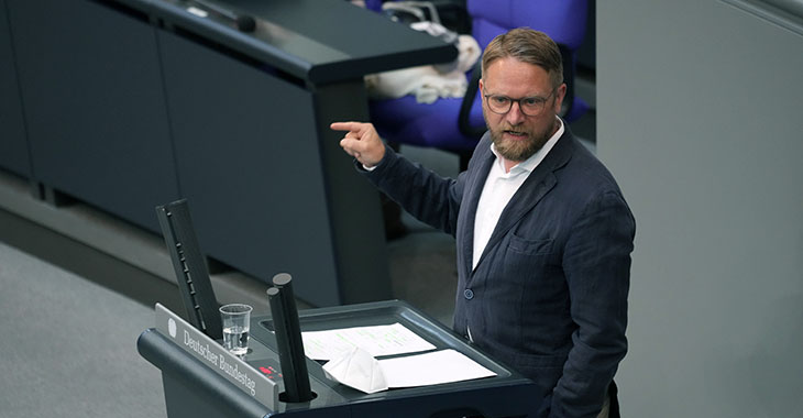 Jan Korte am Rednerpult Jan Korte am Rednerpult