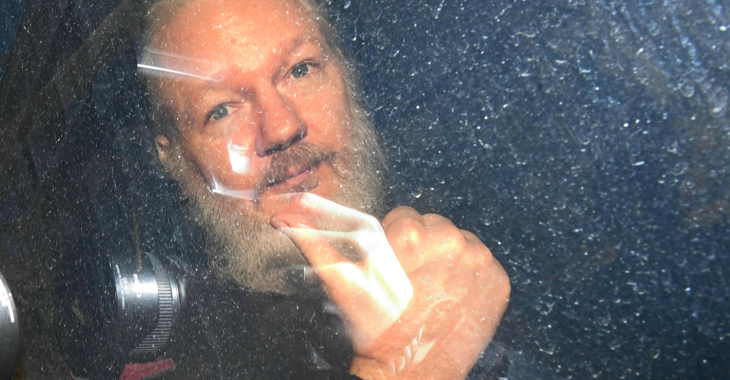 Wikileaks-Gründer Julian Assange bei seiner Festnahme 2019 in London © picture alliance/AP Photo/Victoria Jones Wikileaks-Gründer Julian Assange bei seiner Festnahme 2019 in London © picture alliance/AP Photo/Victoria Jones
