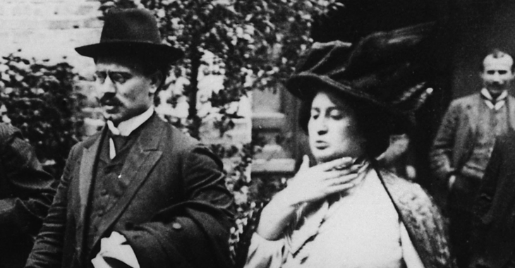 Karl Liebknecht (M.) und Rosa Luxemburg 1909 in Leipzig © picture-alliance/akg Karl Liebknecht (M.) und Rosa Luxemburg 1909 in Leipzig © picture-alliance/akg