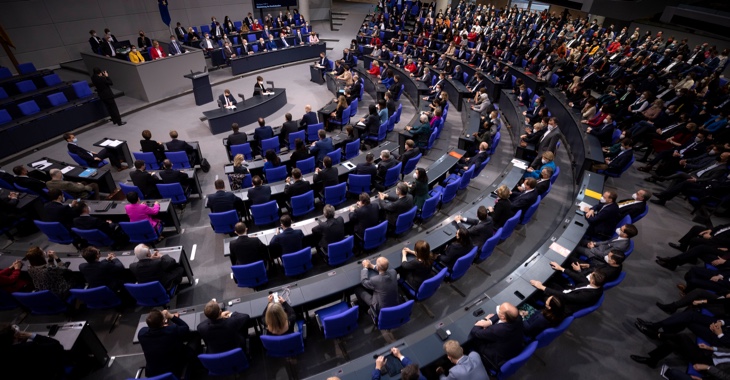 Blick in den Plenarsaal des Bundestag von der Besuchertribüne © DBT/Tobias Koch