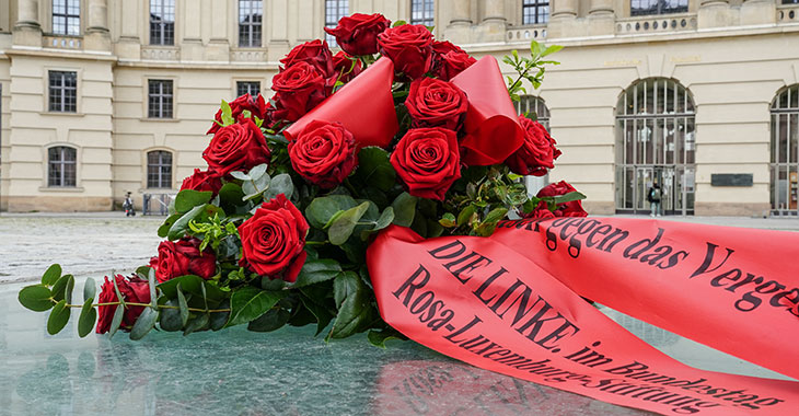 Rosen zur Veranstaltung "Lesen gegen das Vergessen" 2021