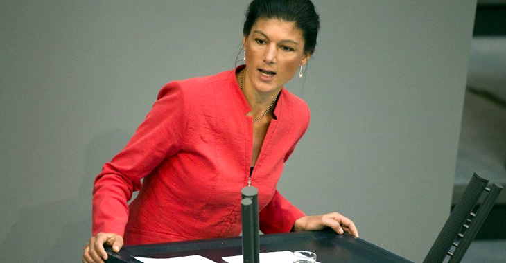 Sahra Wagenknecht am Rednerpuult des Bundestages © dpa Sahra Wagenknecht am Rednerpuult des Bundestages © dpa