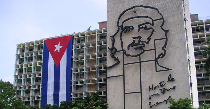 Havanna: Che Guevara Bildnis am Ministerium des Inneren mit dem Spruch an der Wand "Hasta la victoria siempre" @ Mark Scott Johnson Havanna: Che Guevara Bildnis am Ministerium des Inneren mit dem Spruch an der Wand "Hasta la victoria siempre"