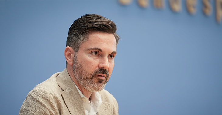 Fabio De Masi bei der Bundespressekonferenz Fabio De Masi bei der Bundespressekonferenz