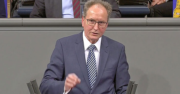 Jörg Cezanne am Redepult des Bundestags Jörg Cezanne am Redepult des Bundestags