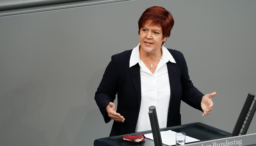 Susanne Ferschl am Rednerpult des Bundestages Susanne Ferschl am Rednerpult des Bundestages